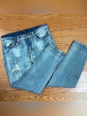 Color Swatch Distressed Blue Jeans Size Medium